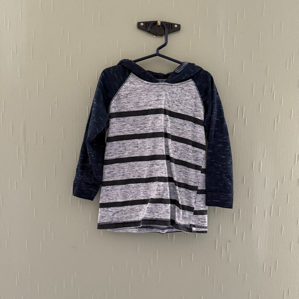 Boy's First Wave long sleeve with hood.  Size 4/5.